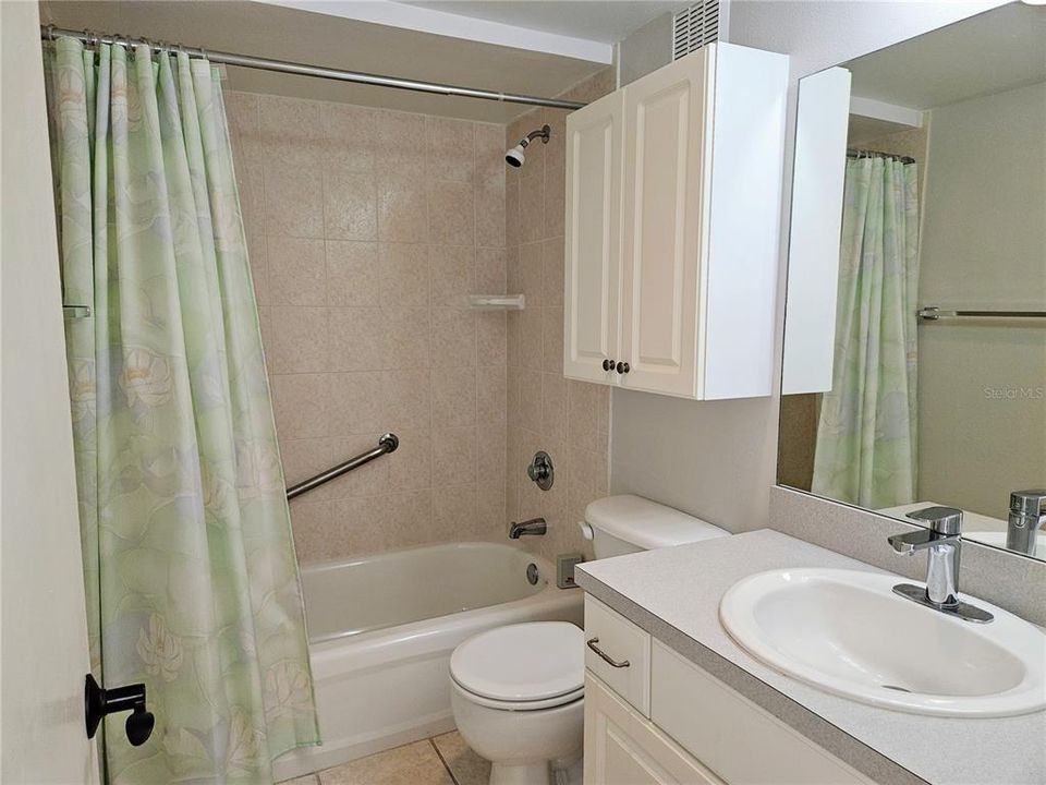 待售: $350,000 (2 贝兹, 2 浴室, 1175 平方英尺)