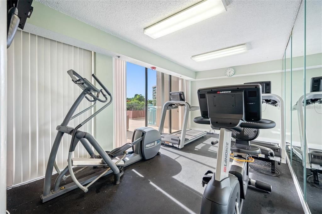 待售: $350,000 (2 贝兹, 2 浴室, 1175 平方英尺)