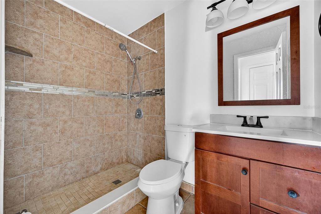 Под контрактом: $299,000 (4 спален, 0 ванн, 1800 Квадратных фут)