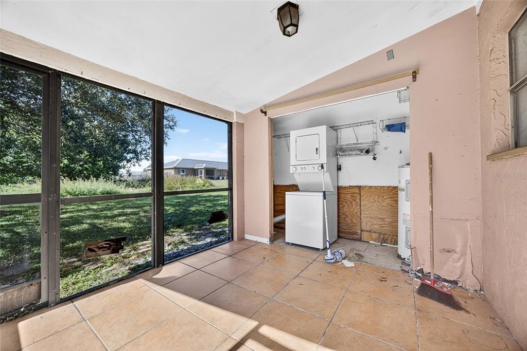 Под контрактом: $299,000 (4 спален, 0 ванн, 1800 Квадратных фут)