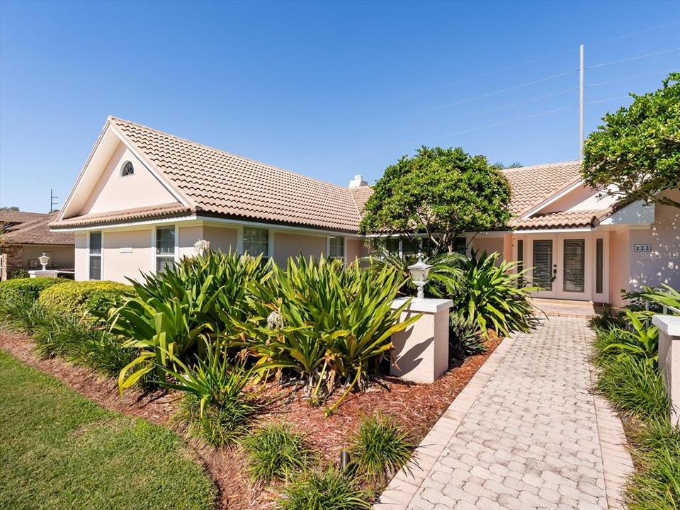 Active With Contract: $575,000 (4 beds, 3 baths, 2602 Square Feet)