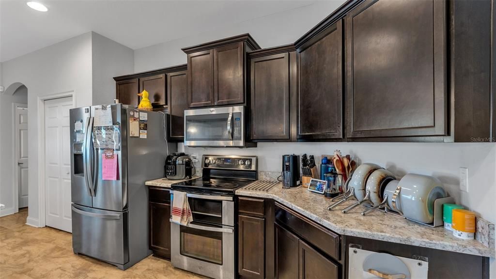 For Sale: $525,000 (4 beds, 3 baths, 2550 Square Feet)