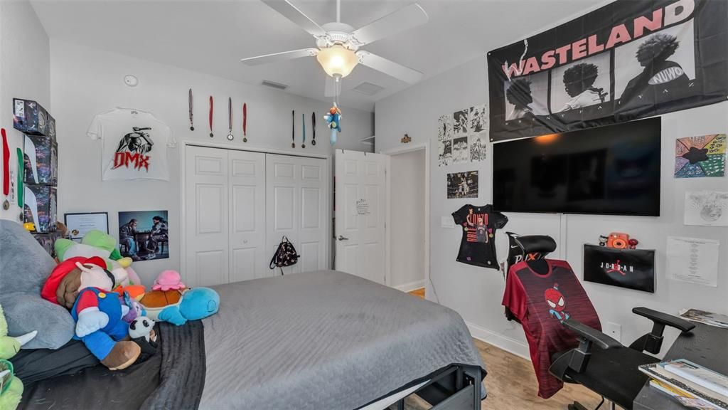 For Sale: $525,000 (4 beds, 3 baths, 2550 Square Feet)