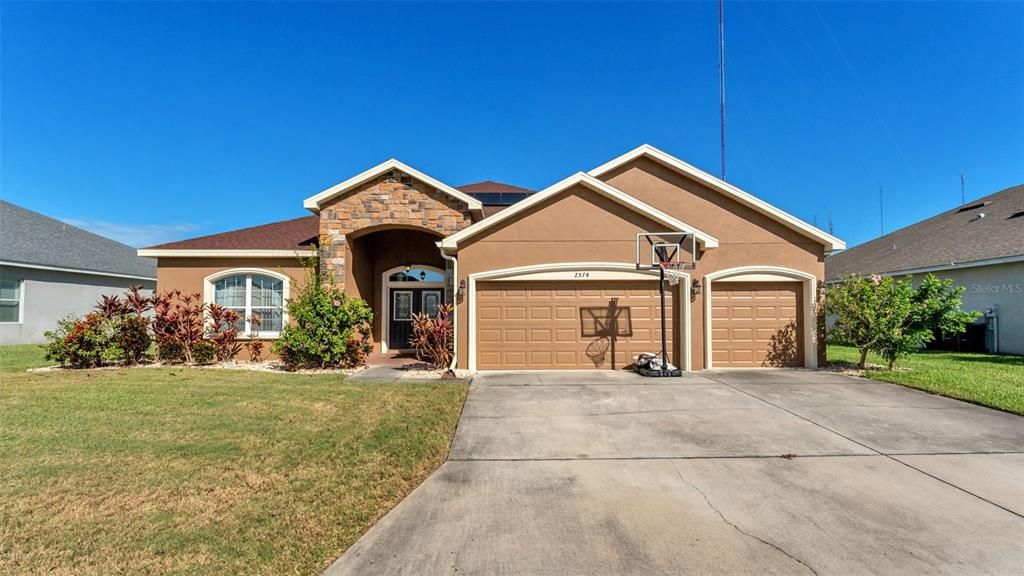 For Sale: $525,000 (4 beds, 3 baths, 2550 Square Feet)