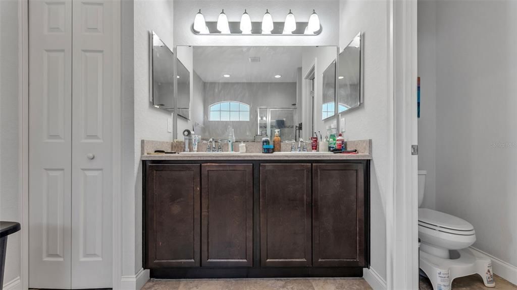 For Sale: $525,000 (4 beds, 3 baths, 2550 Square Feet)