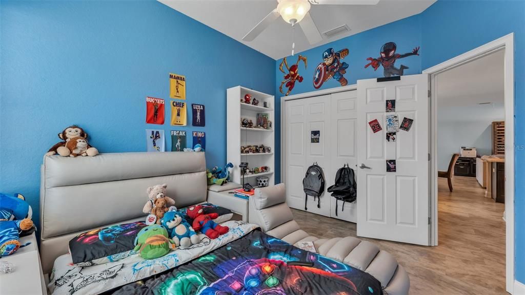 For Sale: $525,000 (4 beds, 3 baths, 2550 Square Feet)