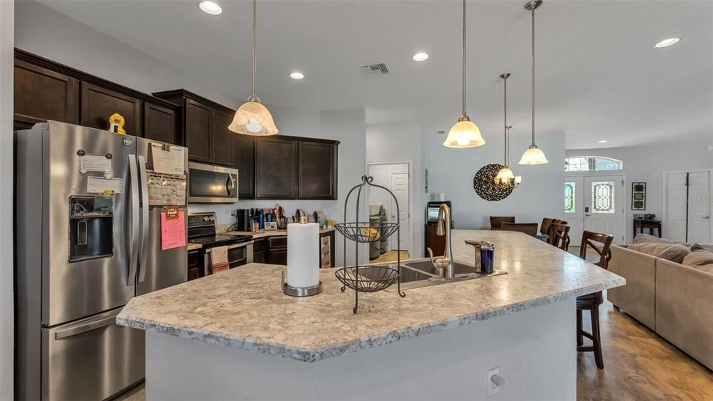 For Sale: $525,000 (4 beds, 3 baths, 2550 Square Feet)