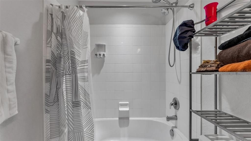 For Sale: $525,000 (4 beds, 3 baths, 2550 Square Feet)