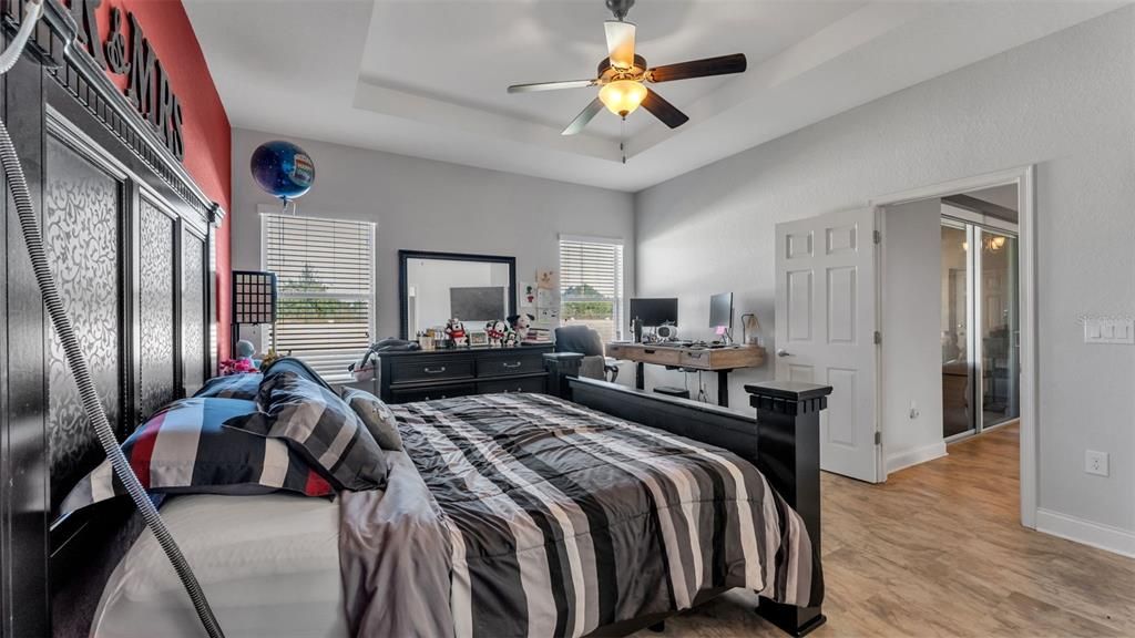 For Sale: $525,000 (4 beds, 3 baths, 2550 Square Feet)