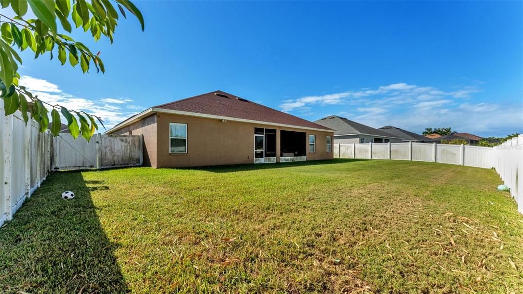 For Sale: $525,000 (4 beds, 3 baths, 2550 Square Feet)