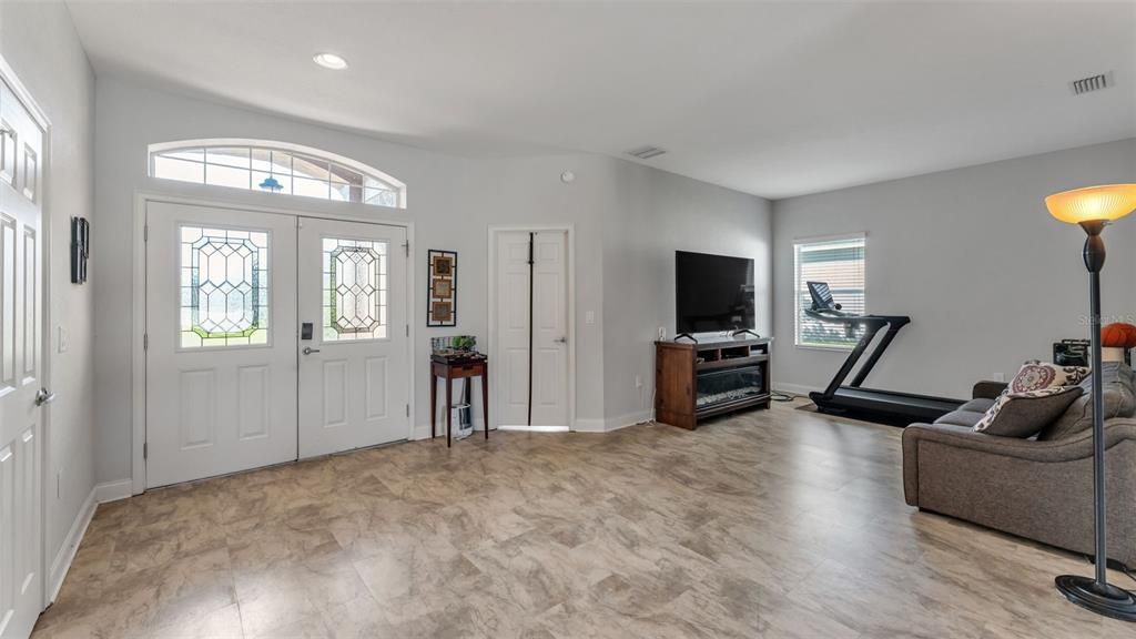 For Sale: $525,000 (4 beds, 3 baths, 2550 Square Feet)