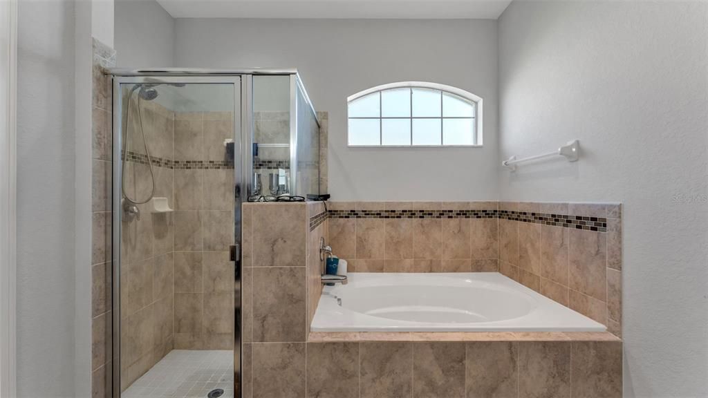 For Sale: $525,000 (4 beds, 3 baths, 2550 Square Feet)