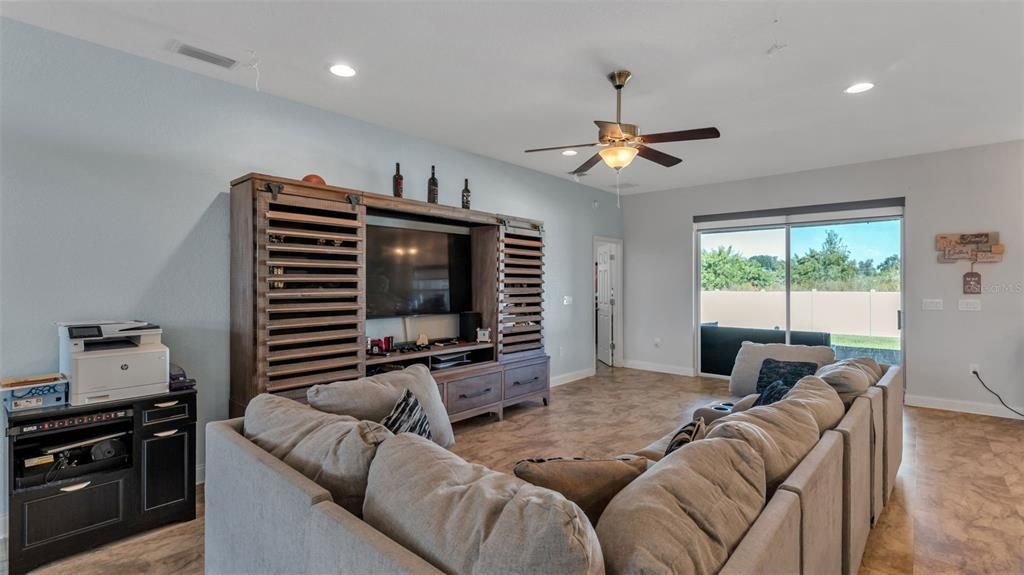 For Sale: $525,000 (4 beds, 3 baths, 2550 Square Feet)