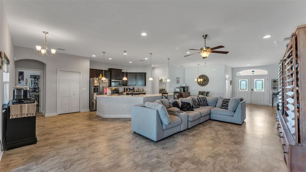 For Sale: $525,000 (4 beds, 3 baths, 2550 Square Feet)