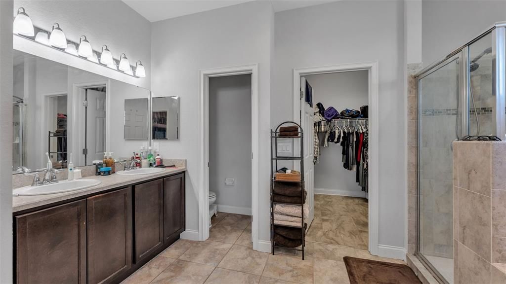 For Sale: $525,000 (4 beds, 3 baths, 2550 Square Feet)