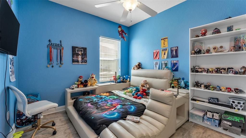 For Sale: $525,000 (4 beds, 3 baths, 2550 Square Feet)