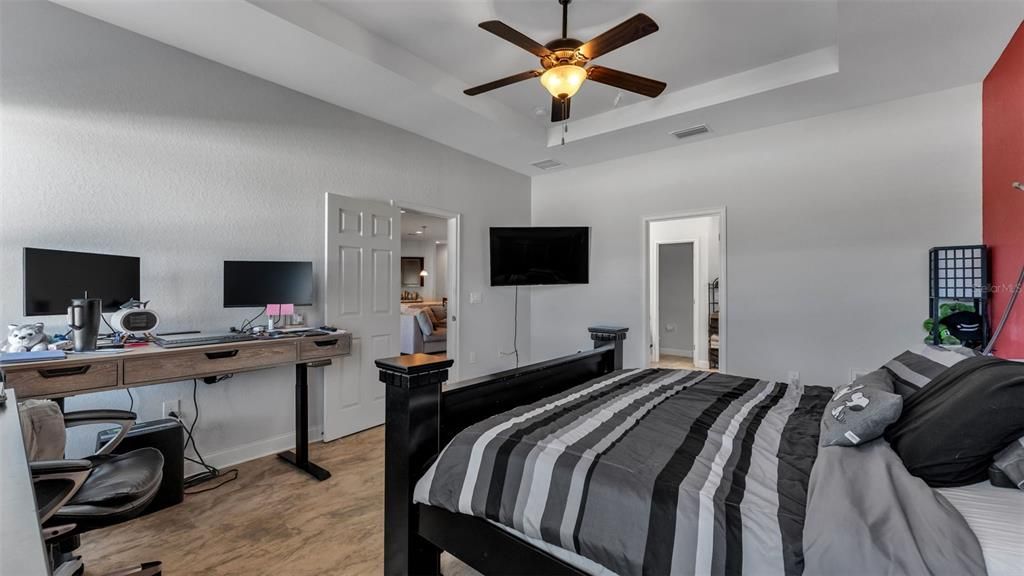 For Sale: $525,000 (4 beds, 3 baths, 2550 Square Feet)