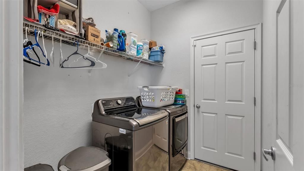 For Sale: $525,000 (4 beds, 3 baths, 2550 Square Feet)