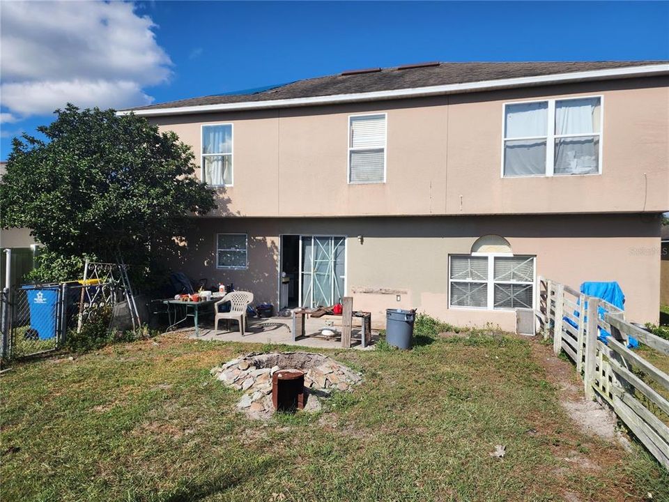 Под контрактом: $239,900 (4 спален, 2 ванн, 2242 Квадратных фут)