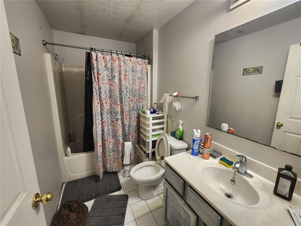 Под контрактом: $239,900 (4 спален, 2 ванн, 2242 Квадратных фут)