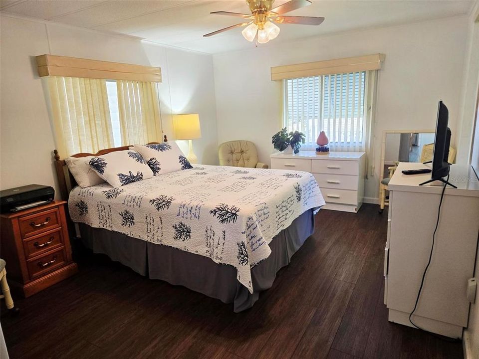 For Sale: $214,750 (2 beds, 2 baths, 1056 Square Feet)