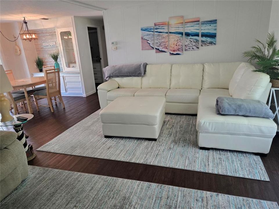 For Sale: $214,750 (2 beds, 2 baths, 1056 Square Feet)