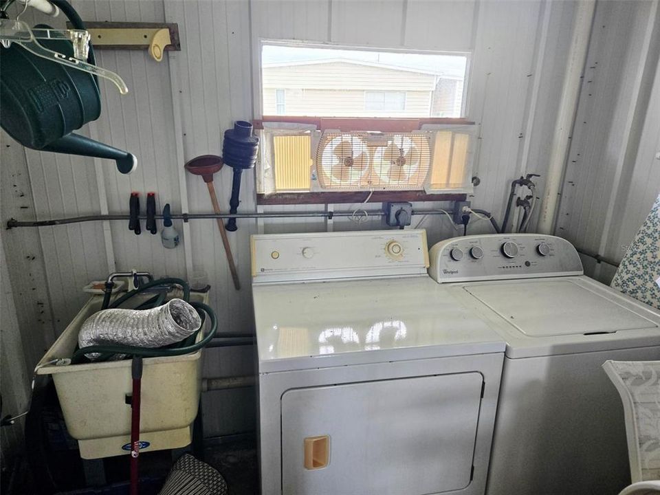 For Sale: $214,750 (2 beds, 2 baths, 1056 Square Feet)