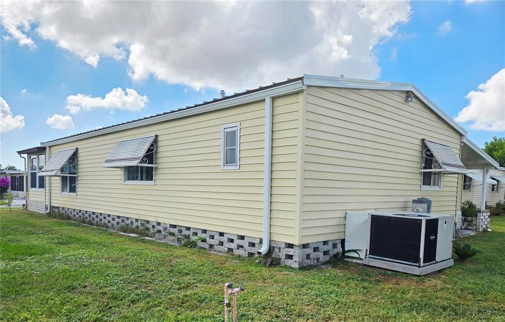 For Sale: $214,750 (2 beds, 2 baths, 1056 Square Feet)