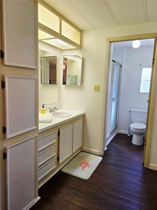 For Sale: $214,750 (2 beds, 2 baths, 1056 Square Feet)