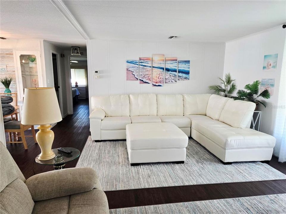 For Sale: $214,750 (2 beds, 2 baths, 1056 Square Feet)