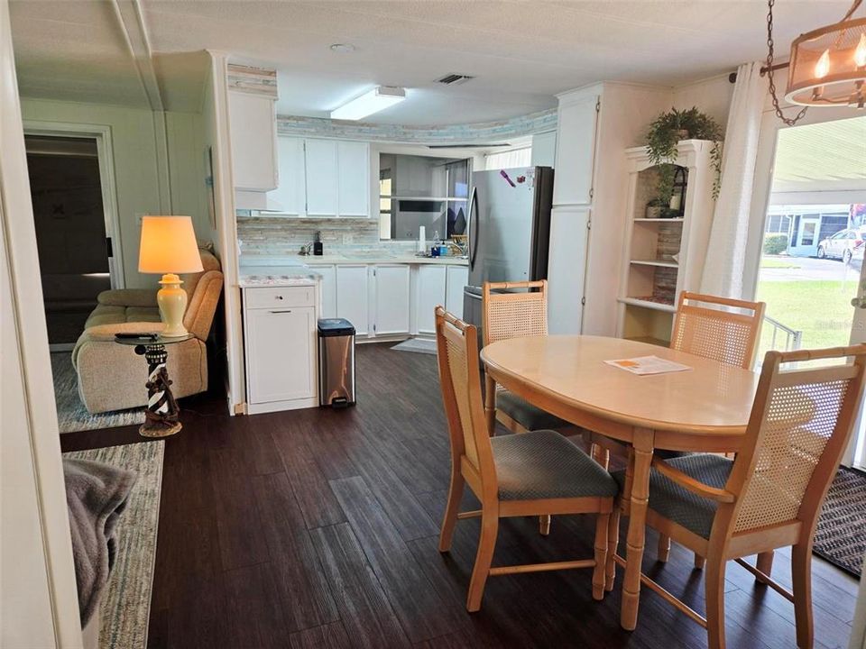 For Sale: $214,750 (2 beds, 2 baths, 1056 Square Feet)