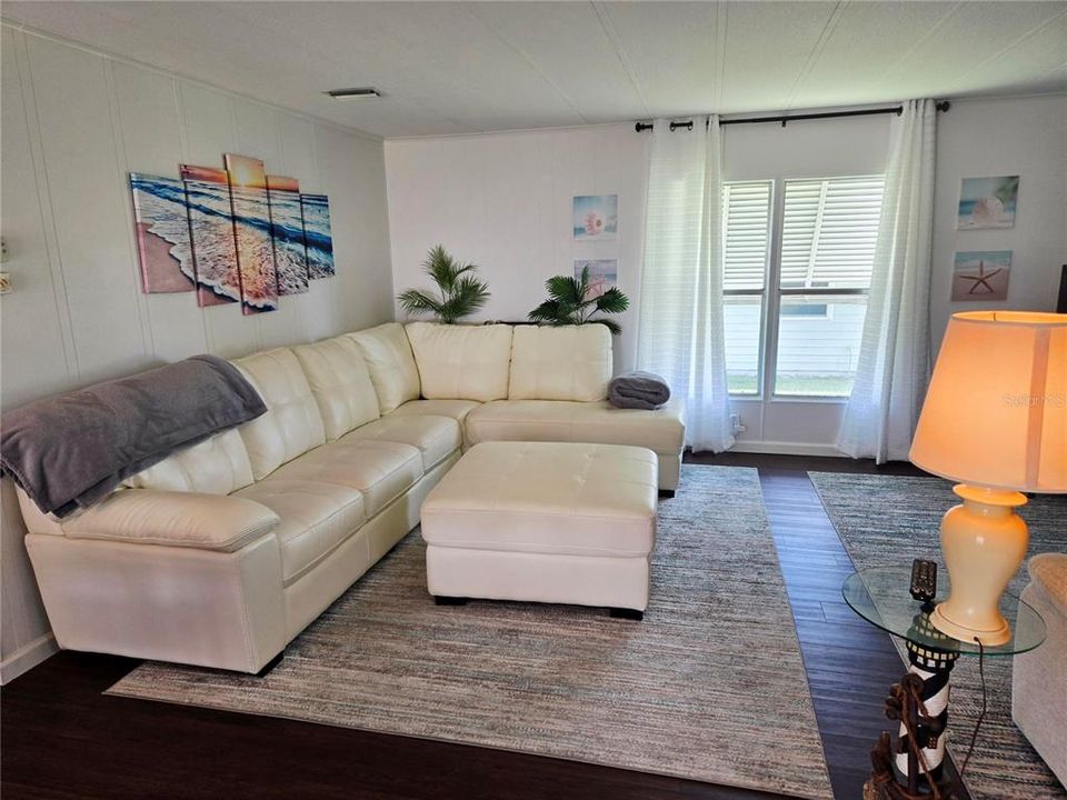 For Sale: $214,750 (2 beds, 2 baths, 1056 Square Feet)