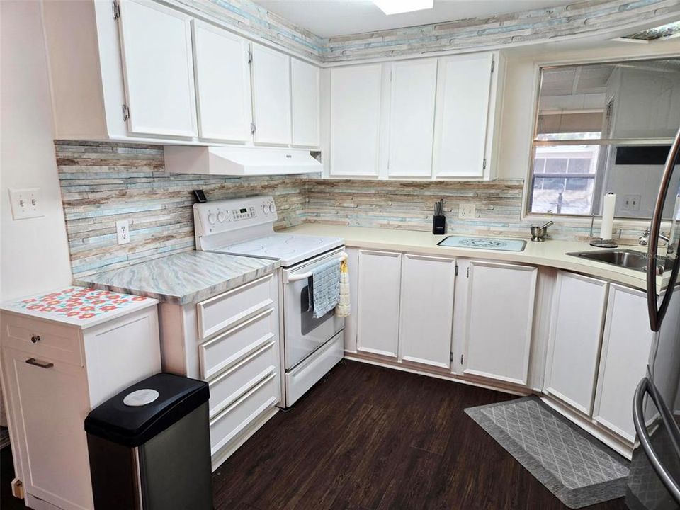 For Sale: $214,750 (2 beds, 2 baths, 1056 Square Feet)