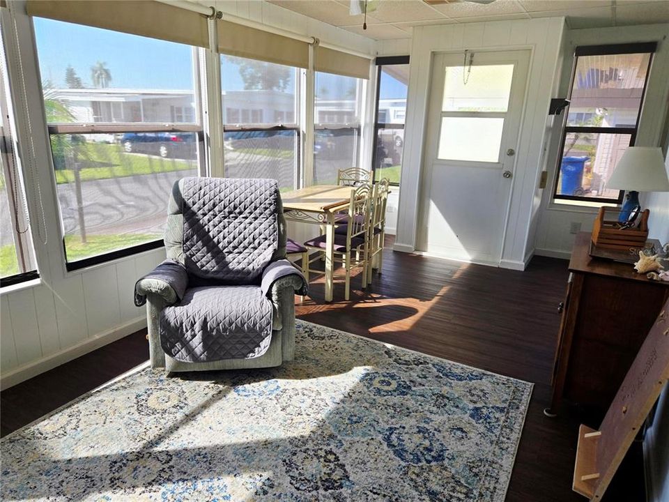 For Sale: $214,750 (2 beds, 2 baths, 1056 Square Feet)