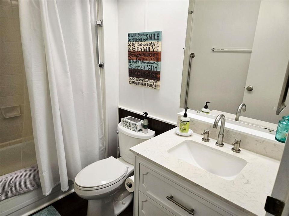 For Sale: $214,750 (2 beds, 2 baths, 1056 Square Feet)