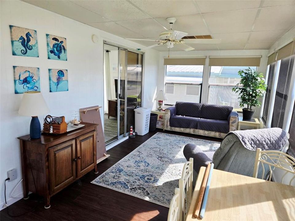 For Sale: $214,750 (2 beds, 2 baths, 1056 Square Feet)