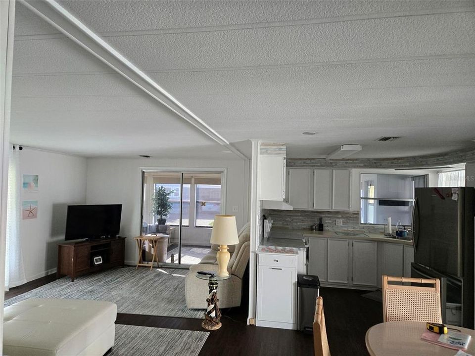 For Sale: $214,750 (2 beds, 2 baths, 1056 Square Feet)