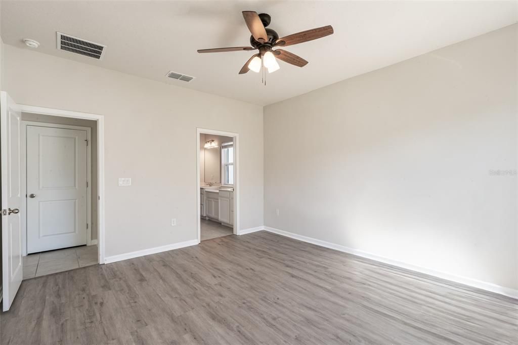 For Rent: $2,300 (4 beds, 2 baths, 1996 Square Feet)