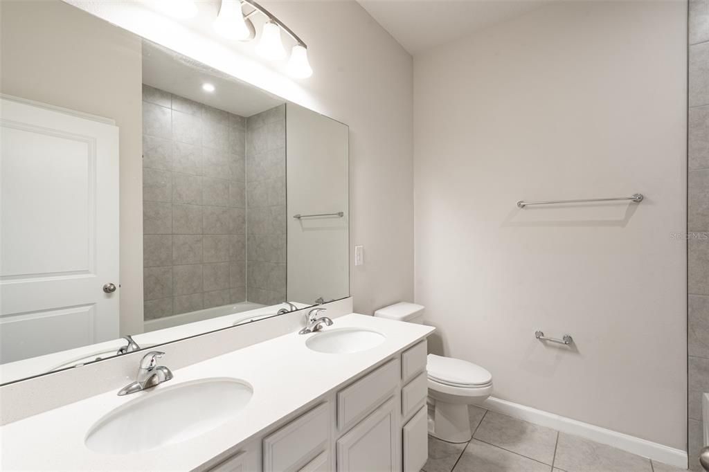 For Rent: $2,300 (4 beds, 2 baths, 1996 Square Feet)