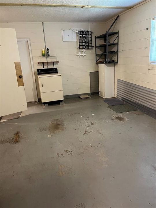 Active With Contract: $159,900 (2 beds, 2 baths, 943 Square Feet)