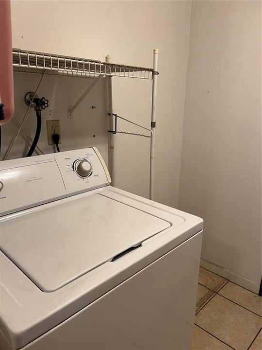 Active With Contract: $159,900 (2 beds, 2 baths, 943 Square Feet)