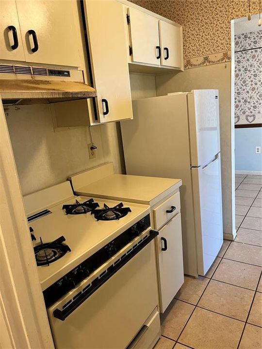 Active With Contract: $159,900 (2 beds, 2 baths, 943 Square Feet)