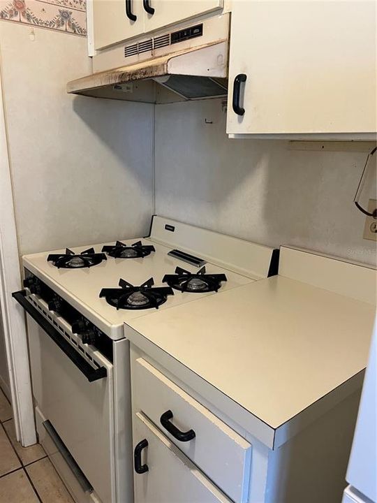 Active With Contract: $159,900 (2 beds, 2 baths, 943 Square Feet)