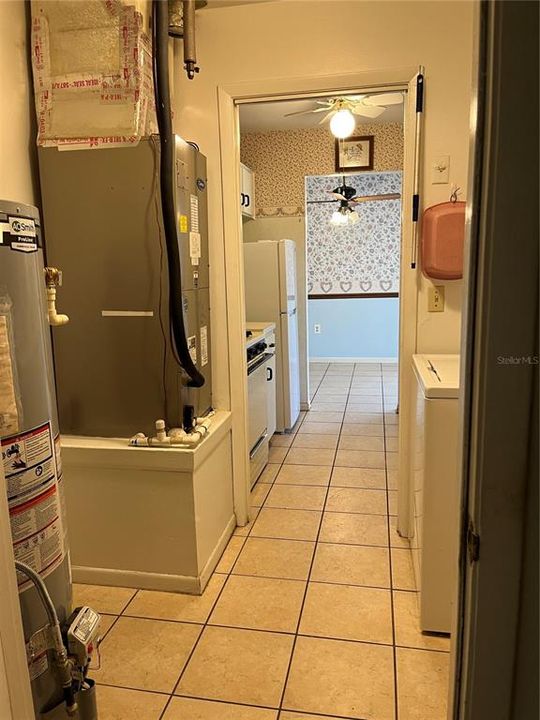 Active With Contract: $159,900 (2 beds, 2 baths, 943 Square Feet)