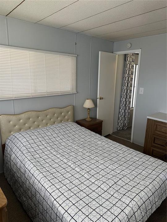 For Sale: $95,000 (2 beds, 1 baths, 888 Square Feet)