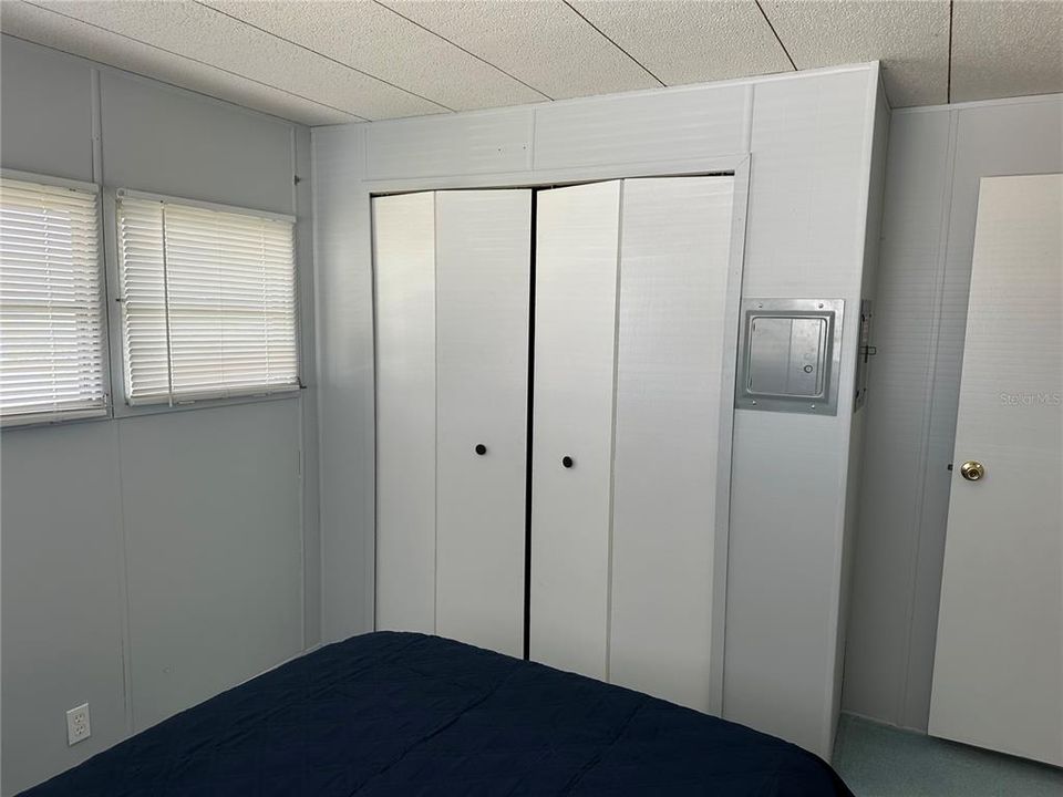 For Sale: $95,000 (2 beds, 1 baths, 888 Square Feet)