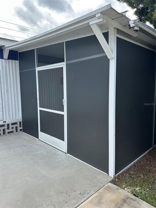 For Sale: $95,000 (2 beds, 1 baths, 888 Square Feet)