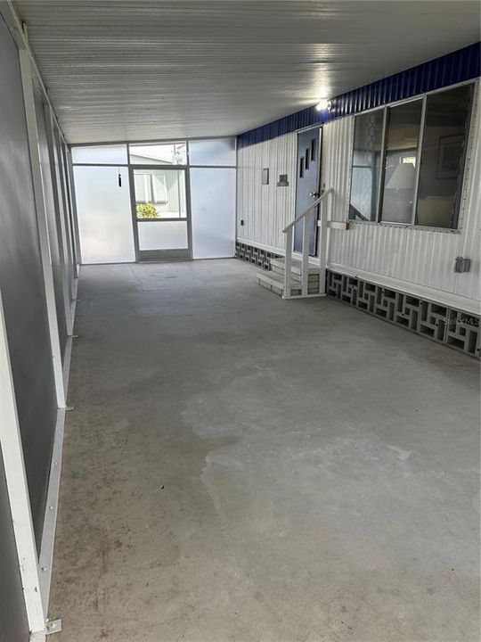 For Sale: $95,000 (2 beds, 1 baths, 888 Square Feet)