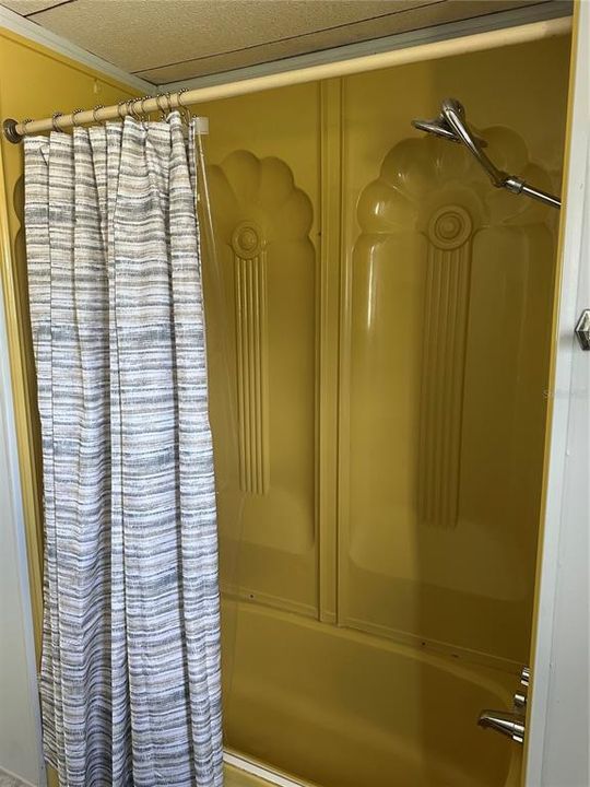 For Sale: $95,000 (2 beds, 1 baths, 888 Square Feet)