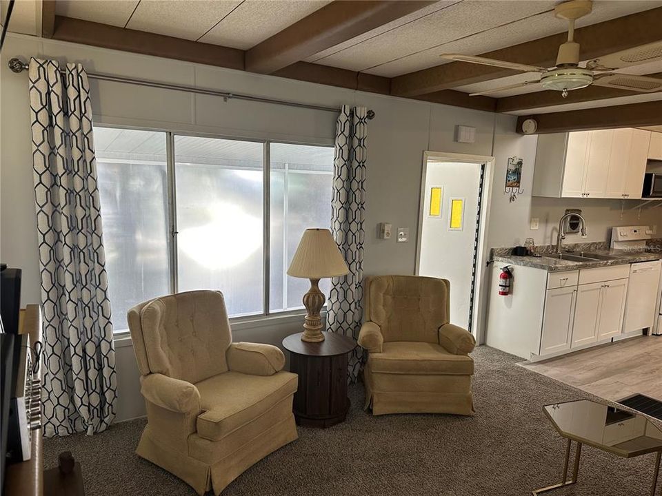 For Sale: $95,000 (2 beds, 1 baths, 888 Square Feet)